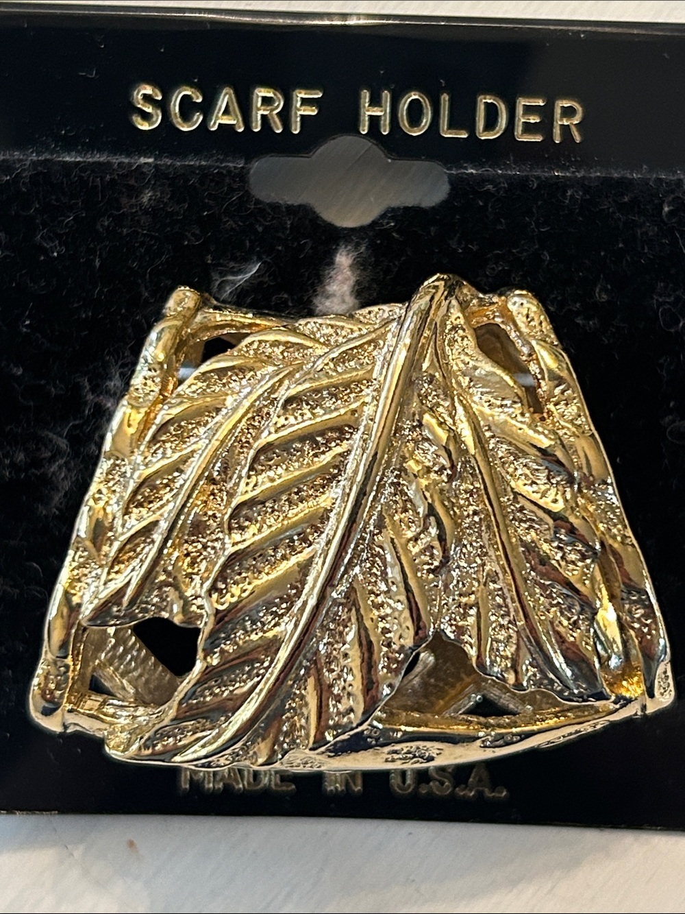 Gold tone leaf/basket weave, reversible, scarf holder